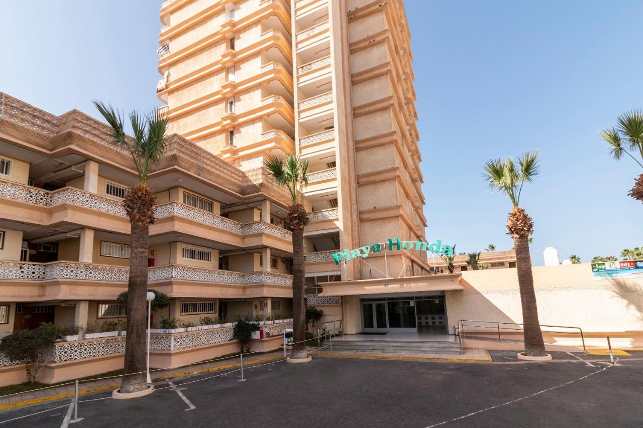 Homeforguest Modern And Recently Renovated Apartment In Arona Arona  Buitenkant foto