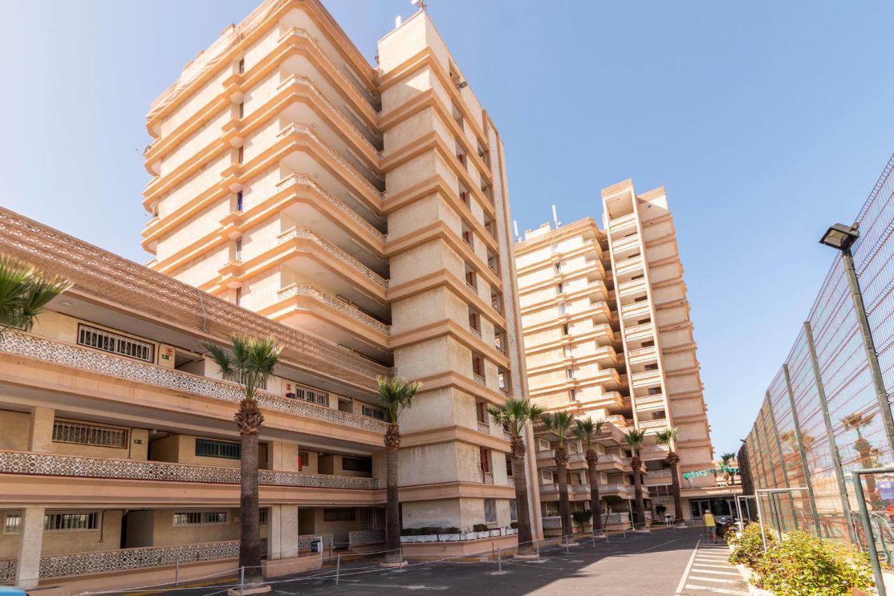 Homeforguest Modern And Recently Renovated Apartment In Arona Arona  Buitenkant foto