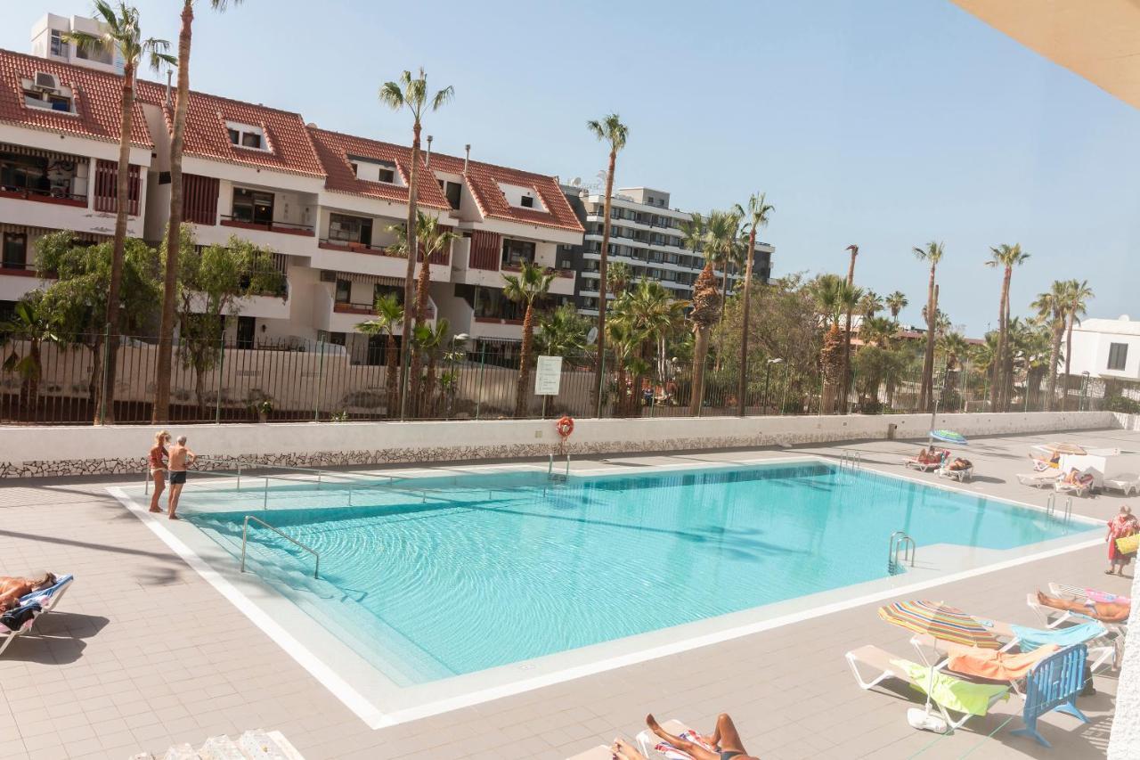 Homeforguest Modern And Recently Renovated Apartment In Arona Arona  Buitenkant foto