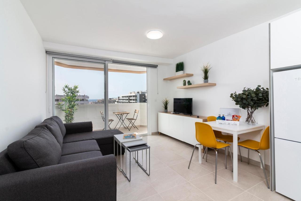 Homeforguest Modern And Recently Renovated Apartment In Arona Arona  Buitenkant foto
