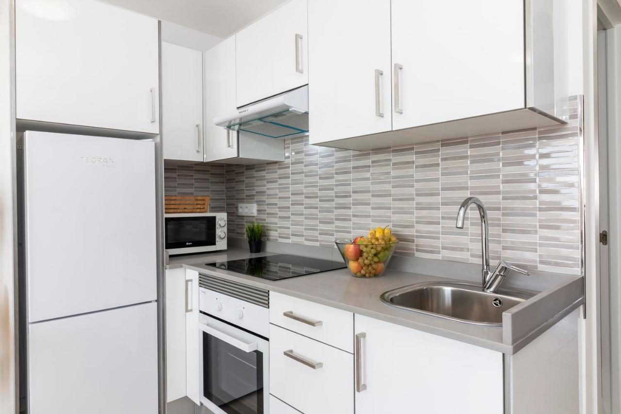 Homeforguest Modern And Recently Renovated Apartment In Arona Arona  Buitenkant foto