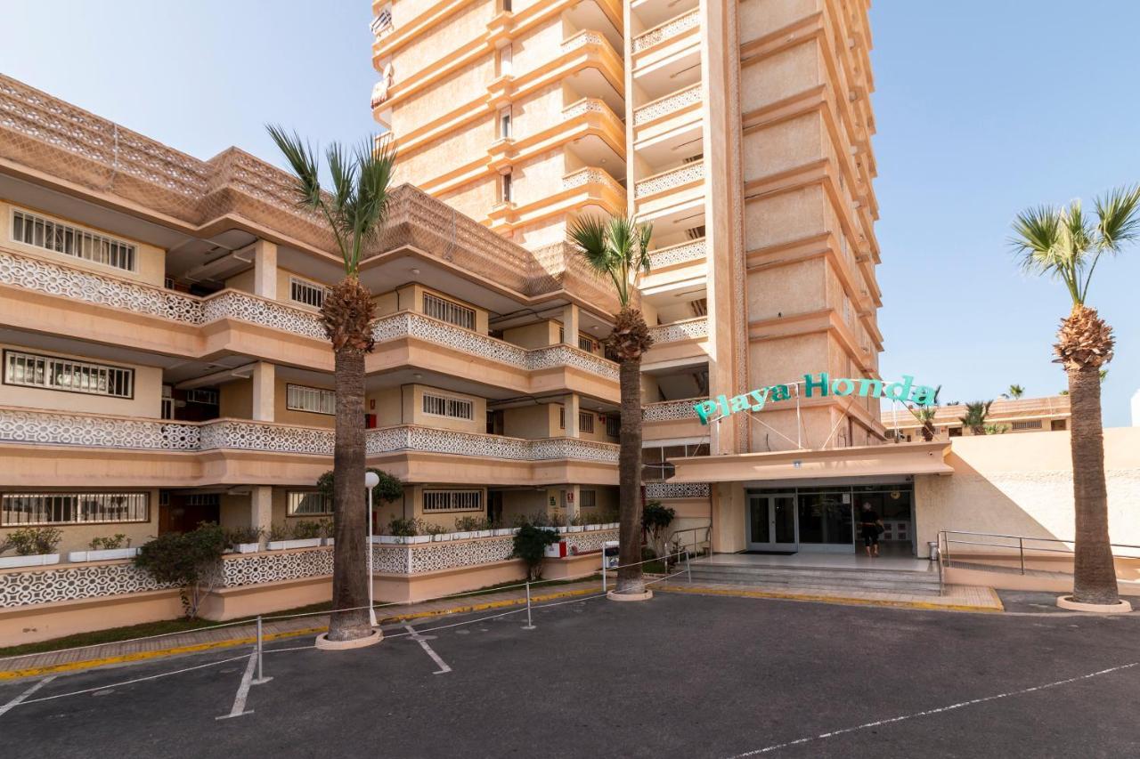 Homeforguest Modern And Recently Renovated Apartment In Arona Arona  Buitenkant foto