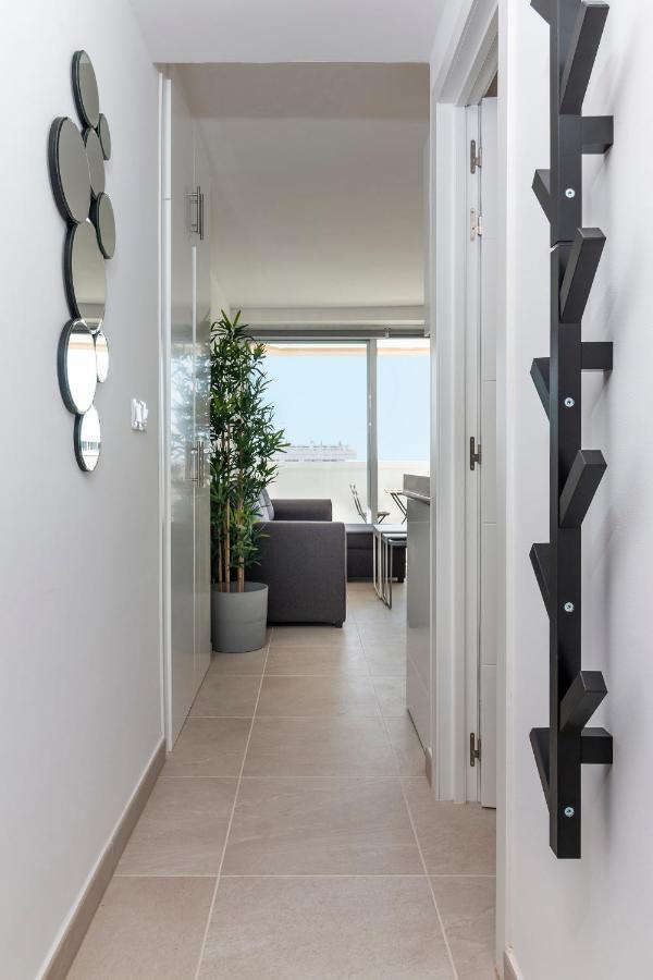 Homeforguest Modern And Recently Renovated Apartment In Arona Arona  Buitenkant foto