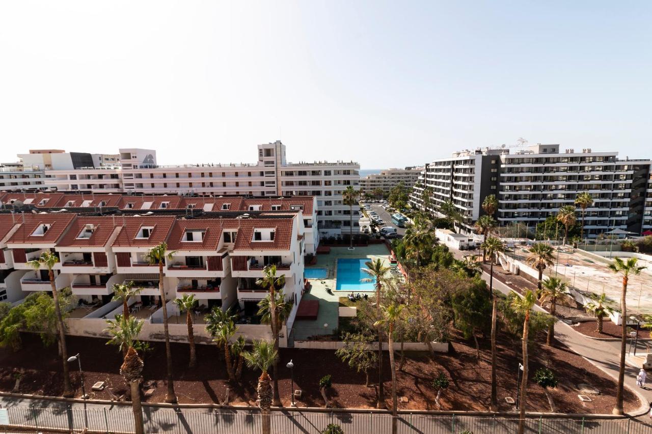 Homeforguest Modern And Recently Renovated Apartment In Arona Arona  Buitenkant foto