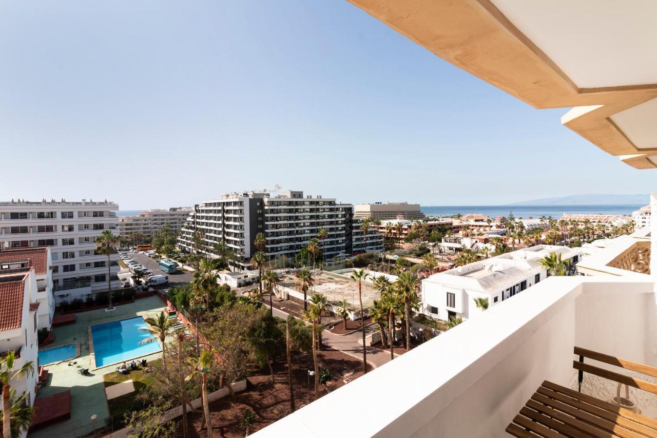 Homeforguest Modern And Recently Renovated Apartment In Arona Arona  Buitenkant foto