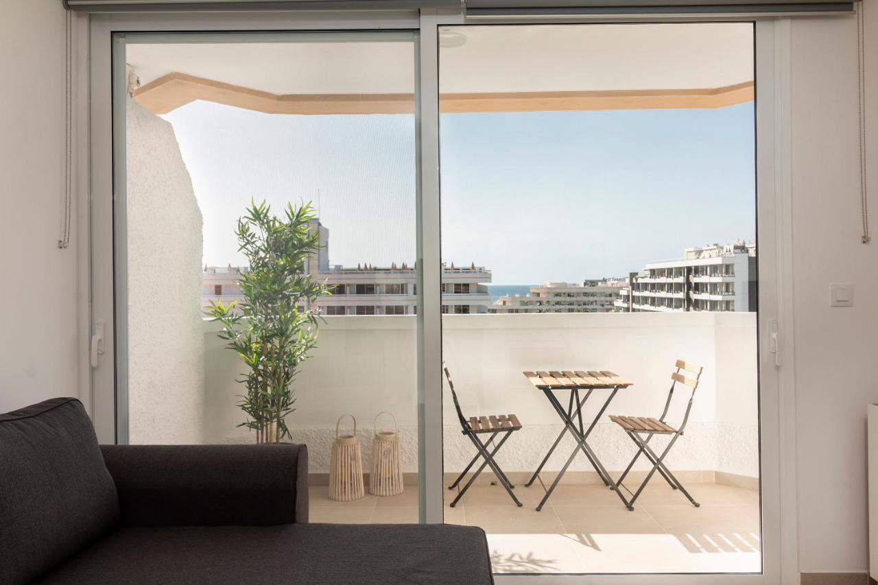 Homeforguest Modern And Recently Renovated Apartment In Arona Arona  Buitenkant foto